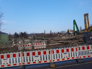 Ein Bild, das drau�en, Himmel, Baum, Baustelle enth�lt.

Automatisch generierte Beschreibung